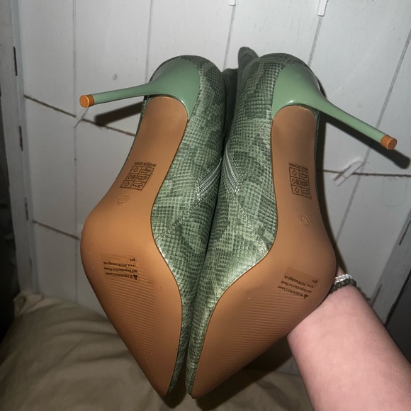 Pointed boots with heels - Picture 3 of 6